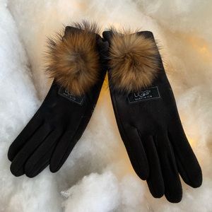 UGG gloves, screen friendly finger tap